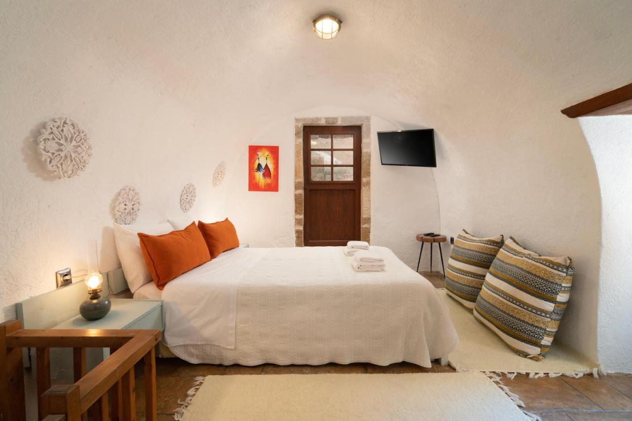 Menexes Suites Monemvasia Monemvasía Exterior foto