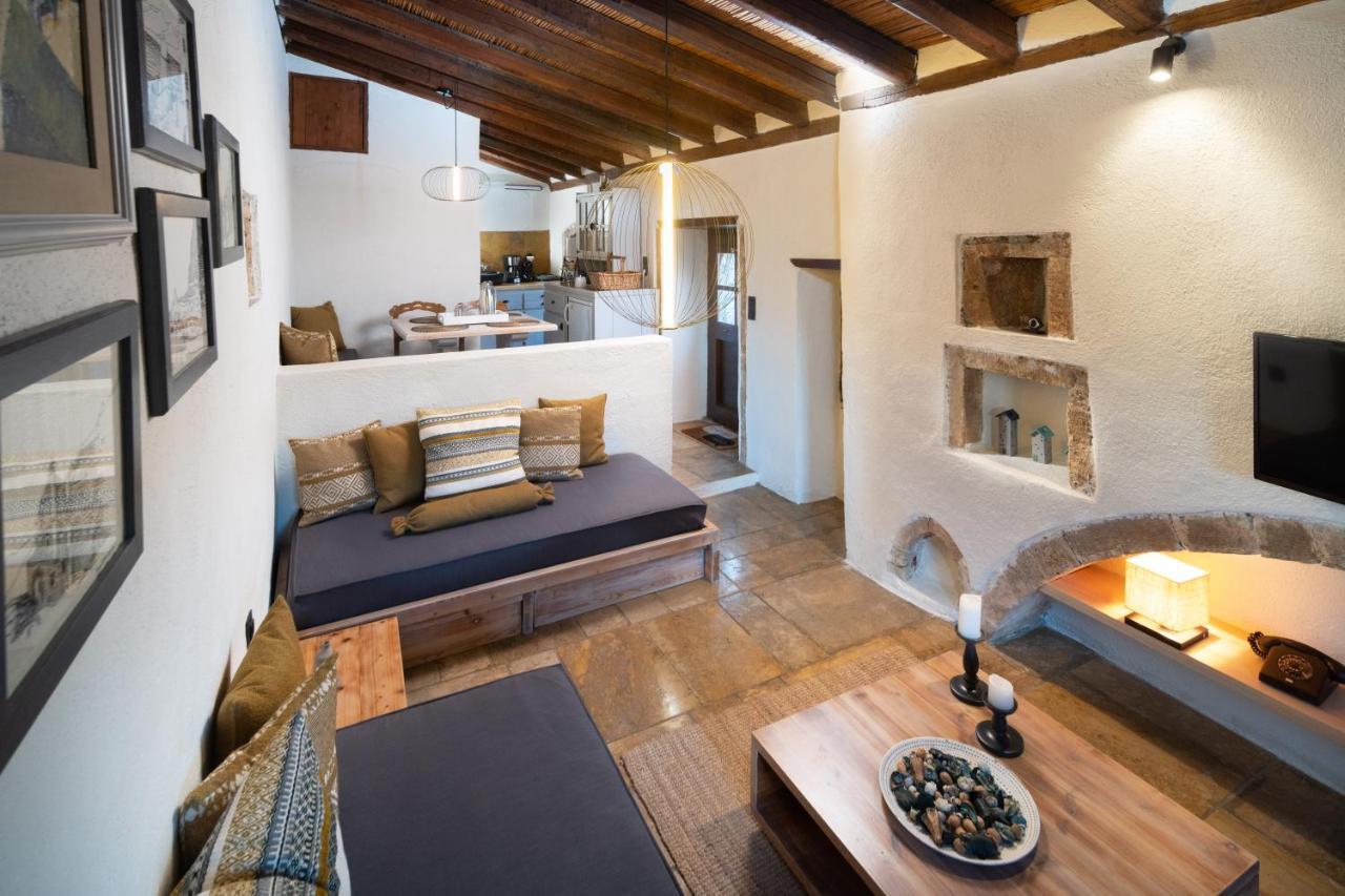 Menexes Suites Monemvasia Monemvasía Exterior foto