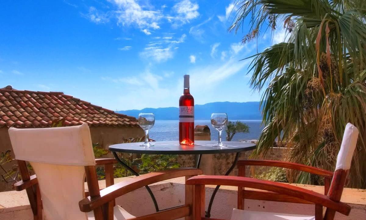 Menexes Suites Monemvasia Monemvasía Exterior foto